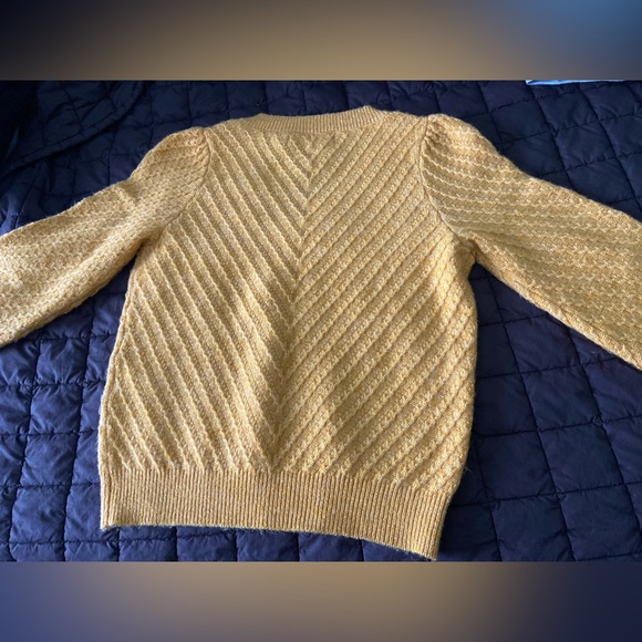 Yellow v-neck stitched sweater - Picture 5 of 5